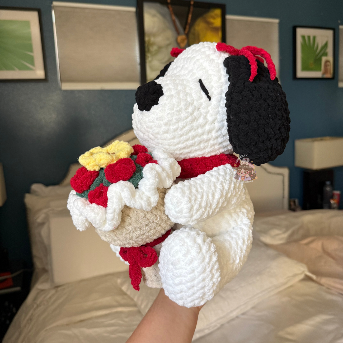 Crochet Snoopy w/ bouquet ❤️