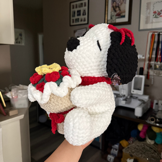 Crochet Snoopy w/ bouquet ❤️